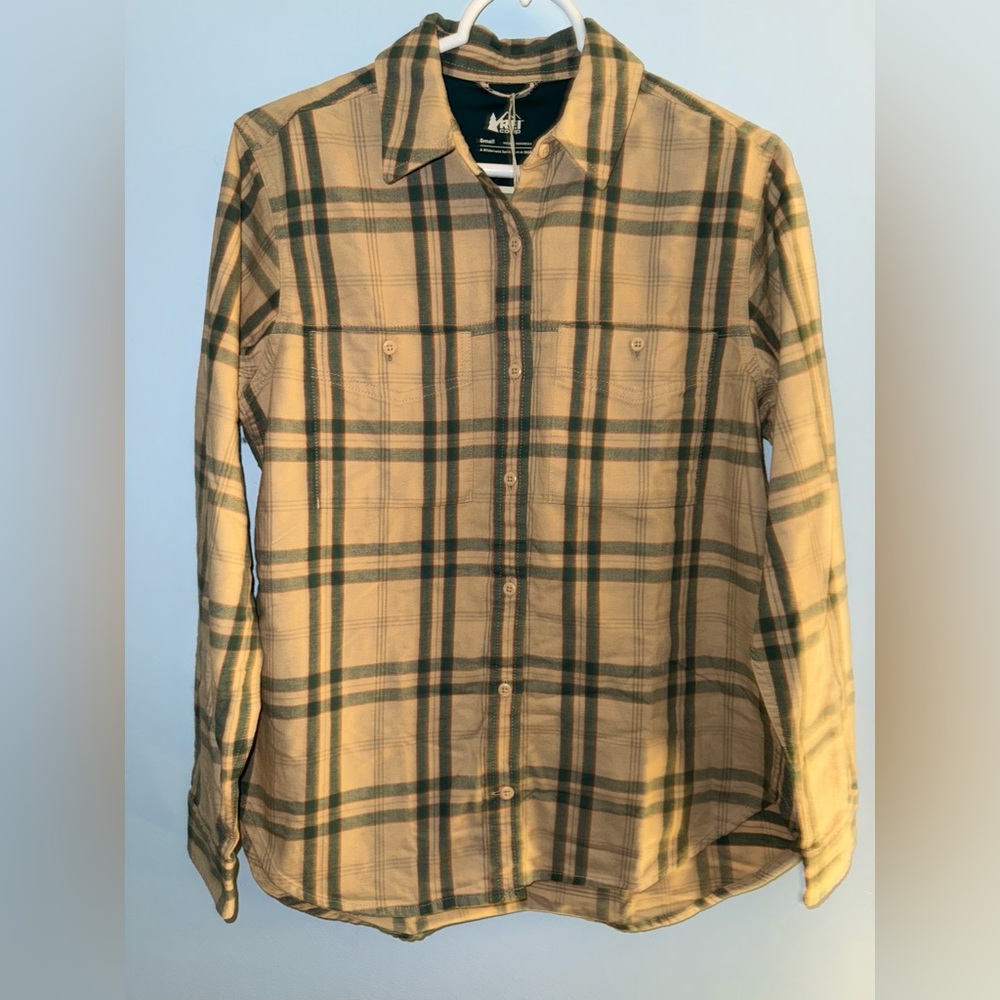 REI nwt women’s button down